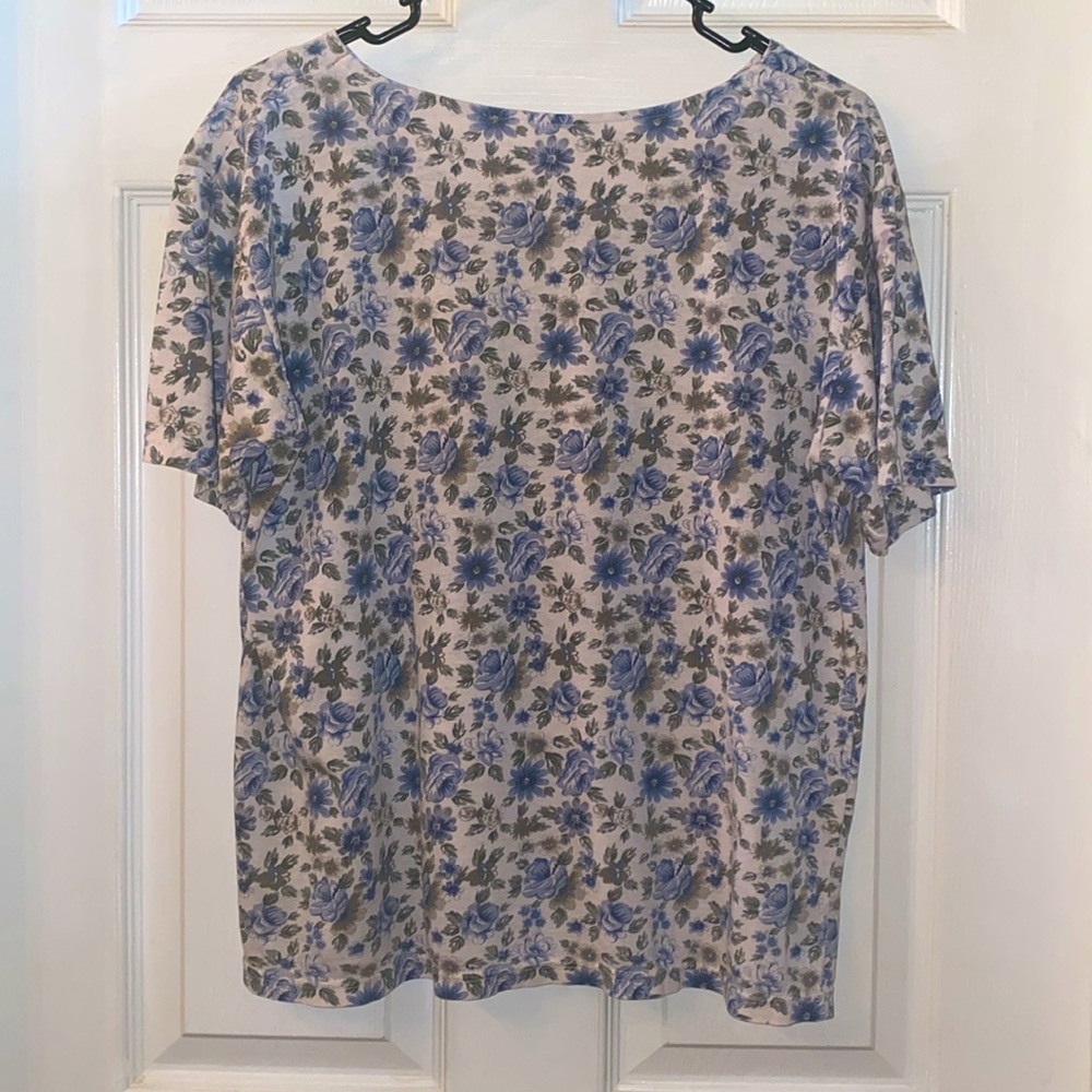 VINTAGE Floral Blue and White Women's Top - Picture 8 of 10